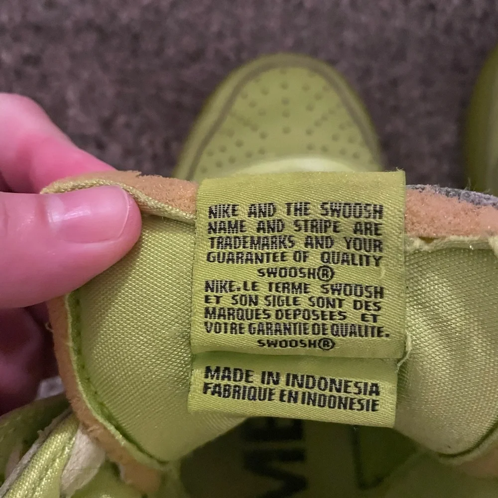 Nike Dunk High
AMBUSH Flash Lime - Picture 9 of 10